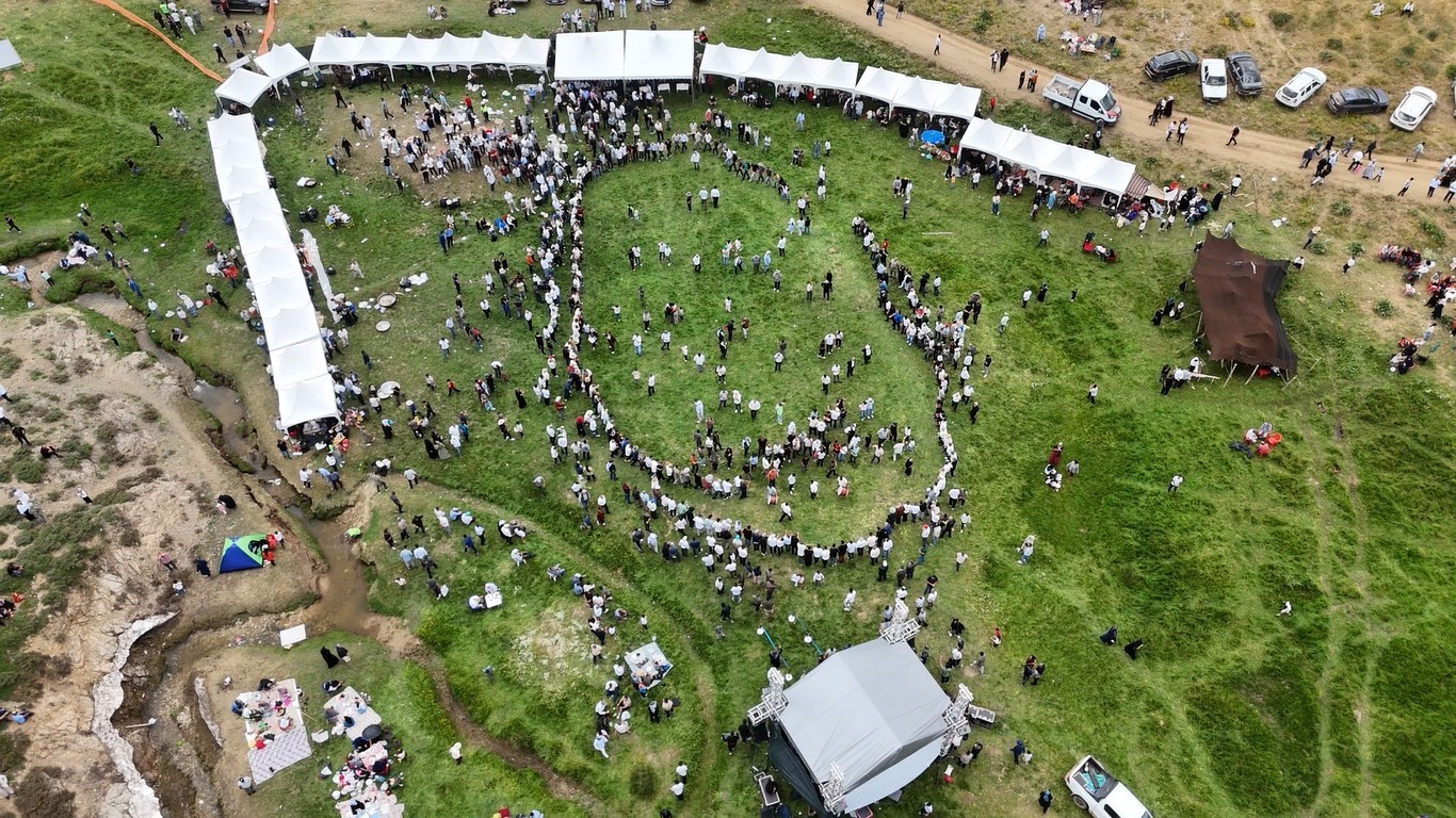 Bingöl’deki Çotla Festivali renkli görüntülere sahne oldu