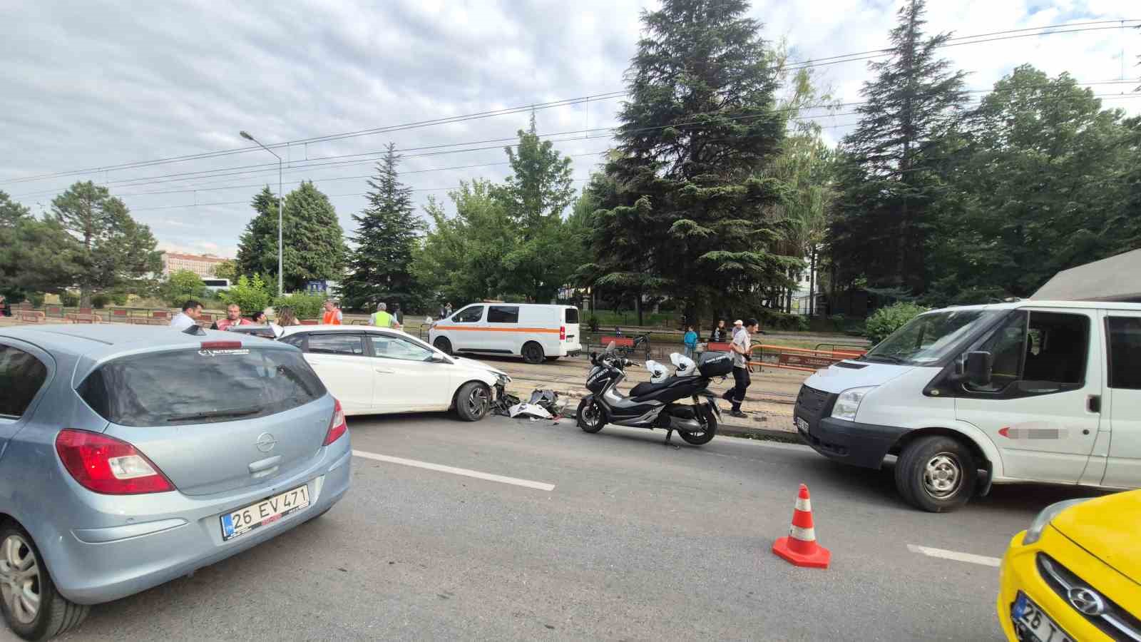 Eskişehir’de trafik kazası: Anne ve 4 yaşındaki kızı yaralandı