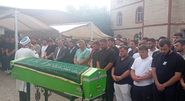 İznik Gölü’nde hayatını kaybeden genç son yolculuğuna uğurlandı