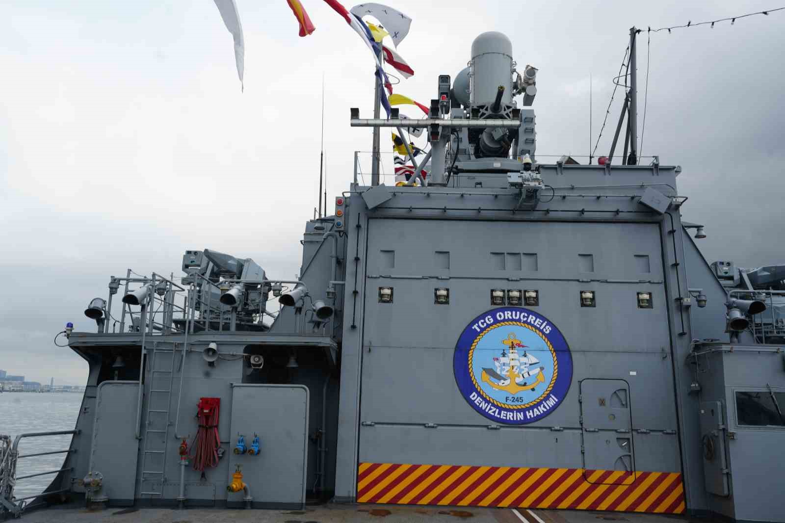 Türk donanmasından Atlantik’in ötesinde güç gösterisi: TCG Oruçreis New York’ta