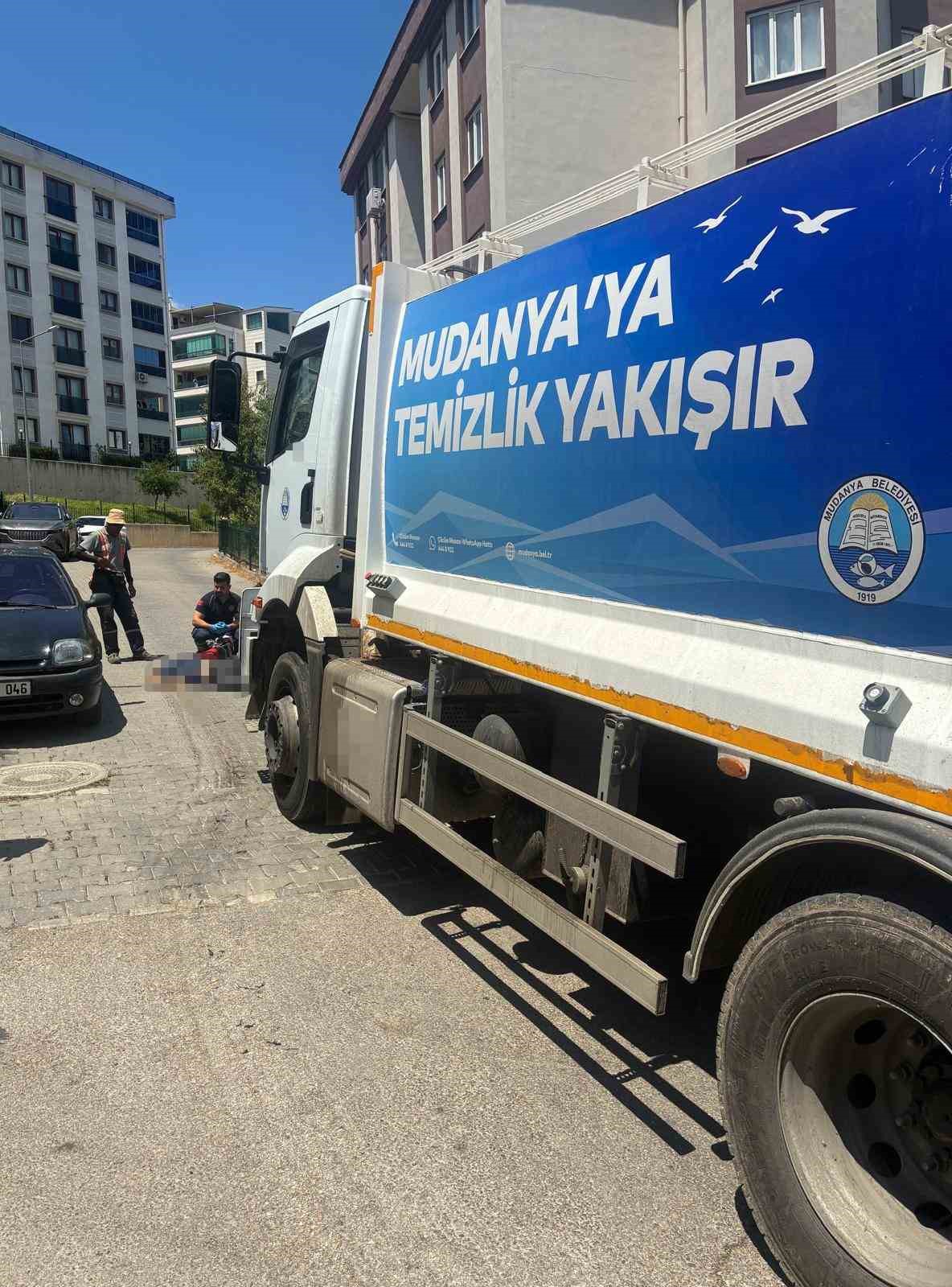 Çöp kamyonunun çarptığı yaşlı adam hayatını kaybetti
