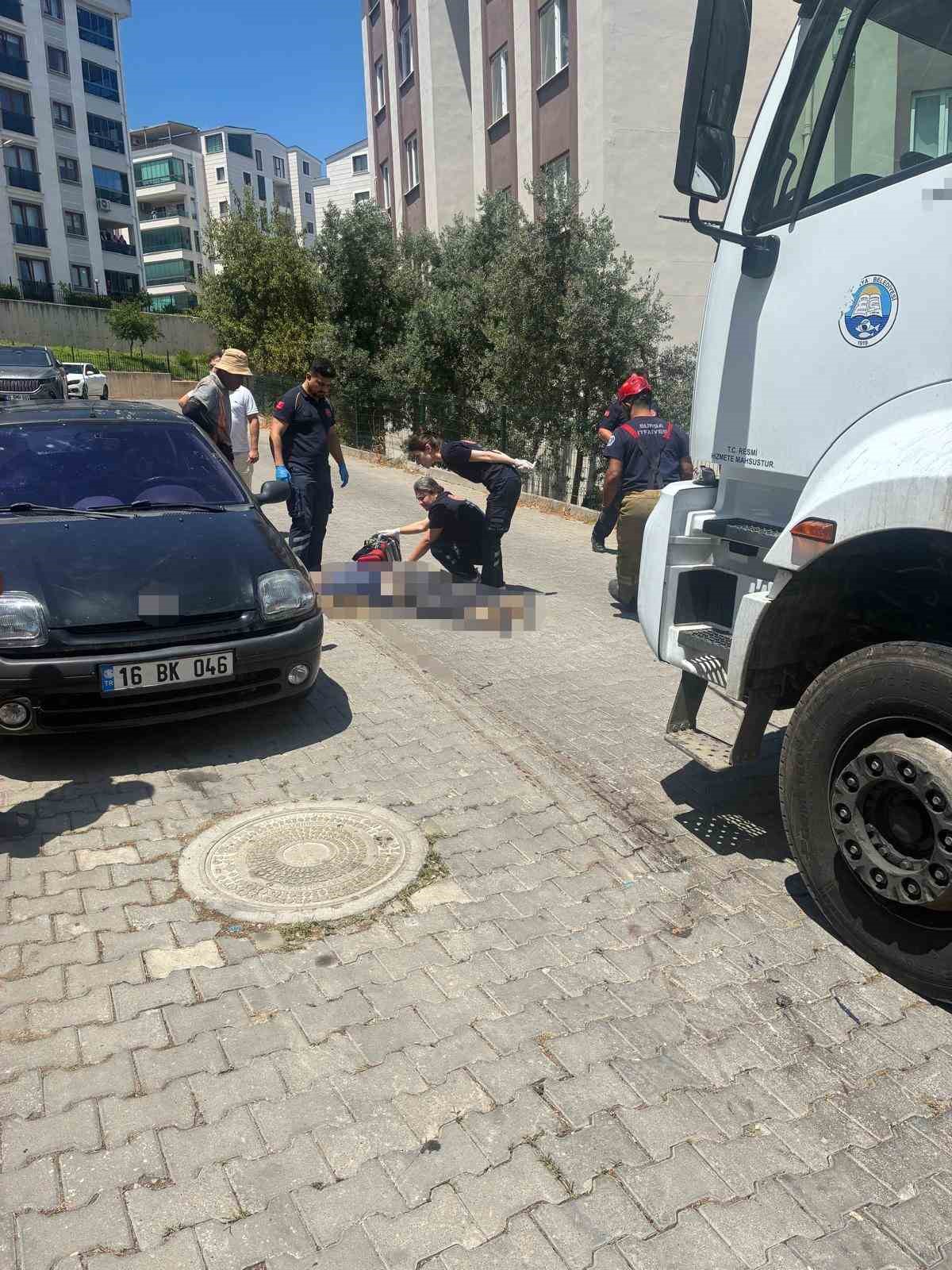 Çöp kamyonunun çarptığı yaşlı adam hayatını kaybetti