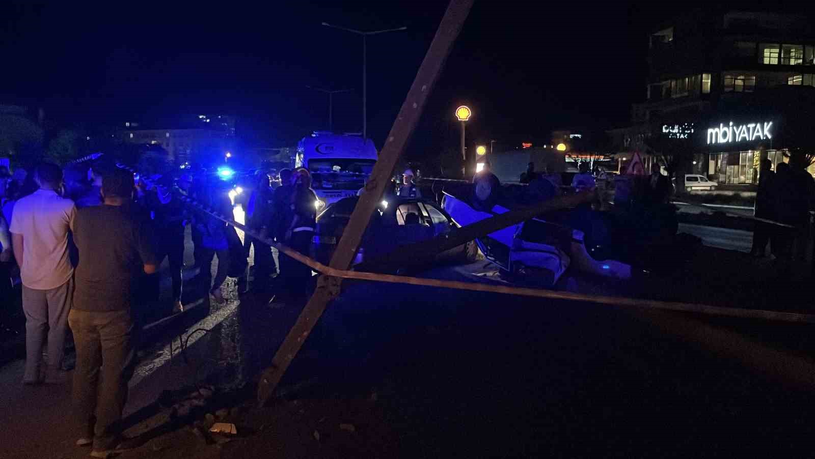 Sivas’ta iki otomobil çarpıştı: 2’si çocuk 5 yaralı