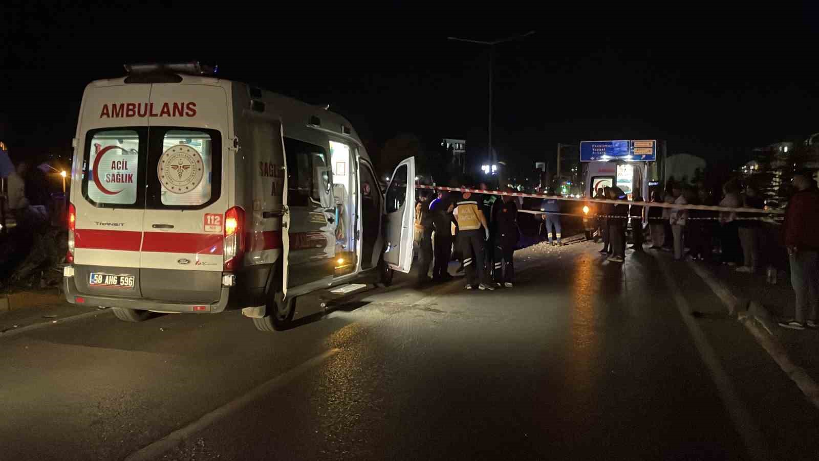 Sivas’ta iki otomobil çarpıştı: 2’si çocuk 5 yaralı