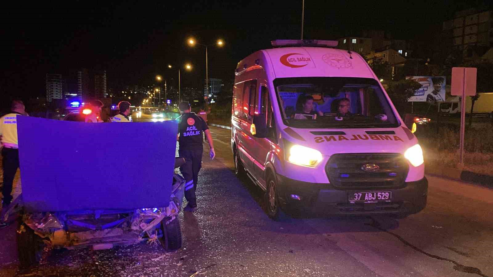 Kastamonu’da Tofaş marka otomobil tıra çarptı: 5 yaralı