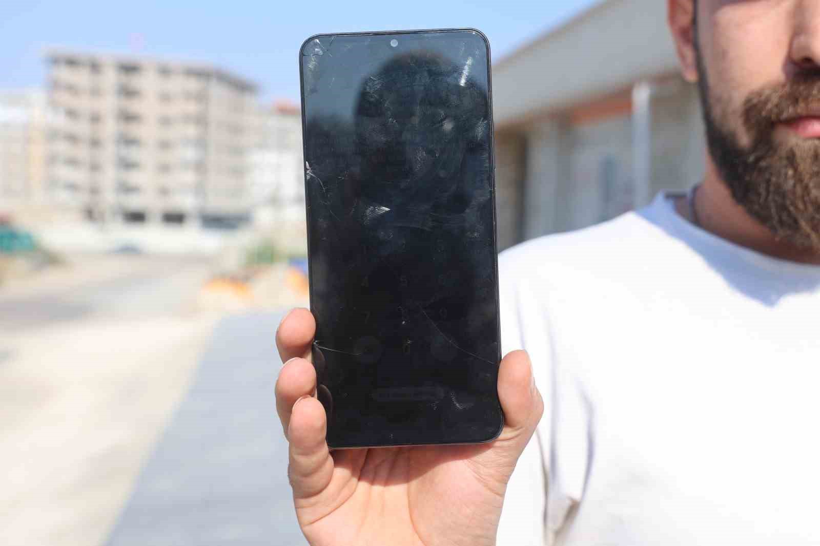 ’Hatıraları buradadır’ dediği cep telefonun sahibini günlerdir arıyor