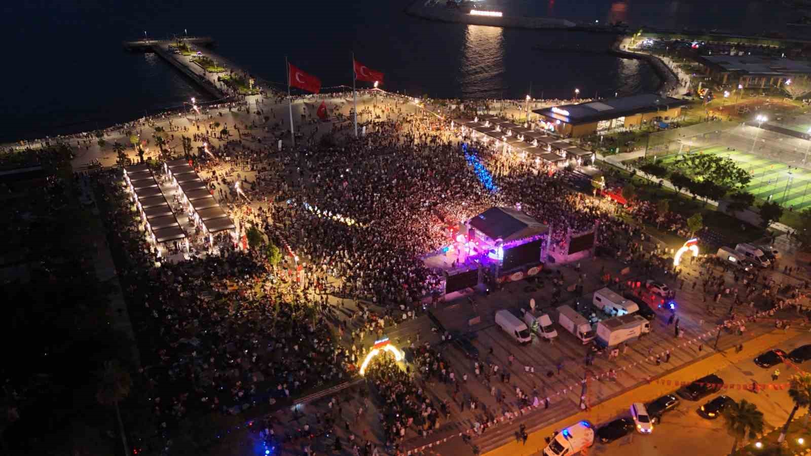 İskenderun’da Mahsun Kırmızıgül rüzgarı esti