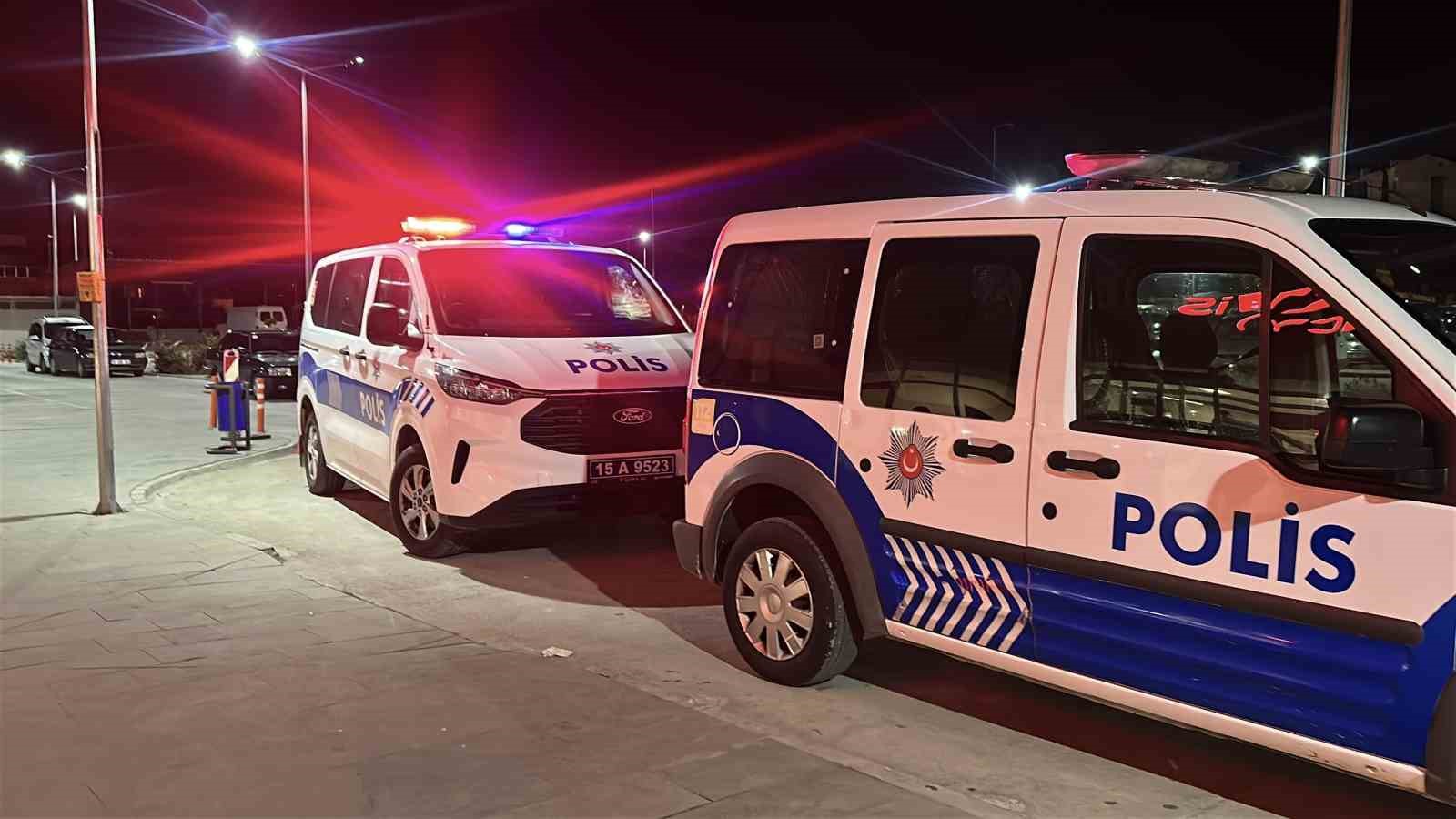 Husumetlisinin iş yerinin camlarını kırdı, emniyete gidip teslim oldu