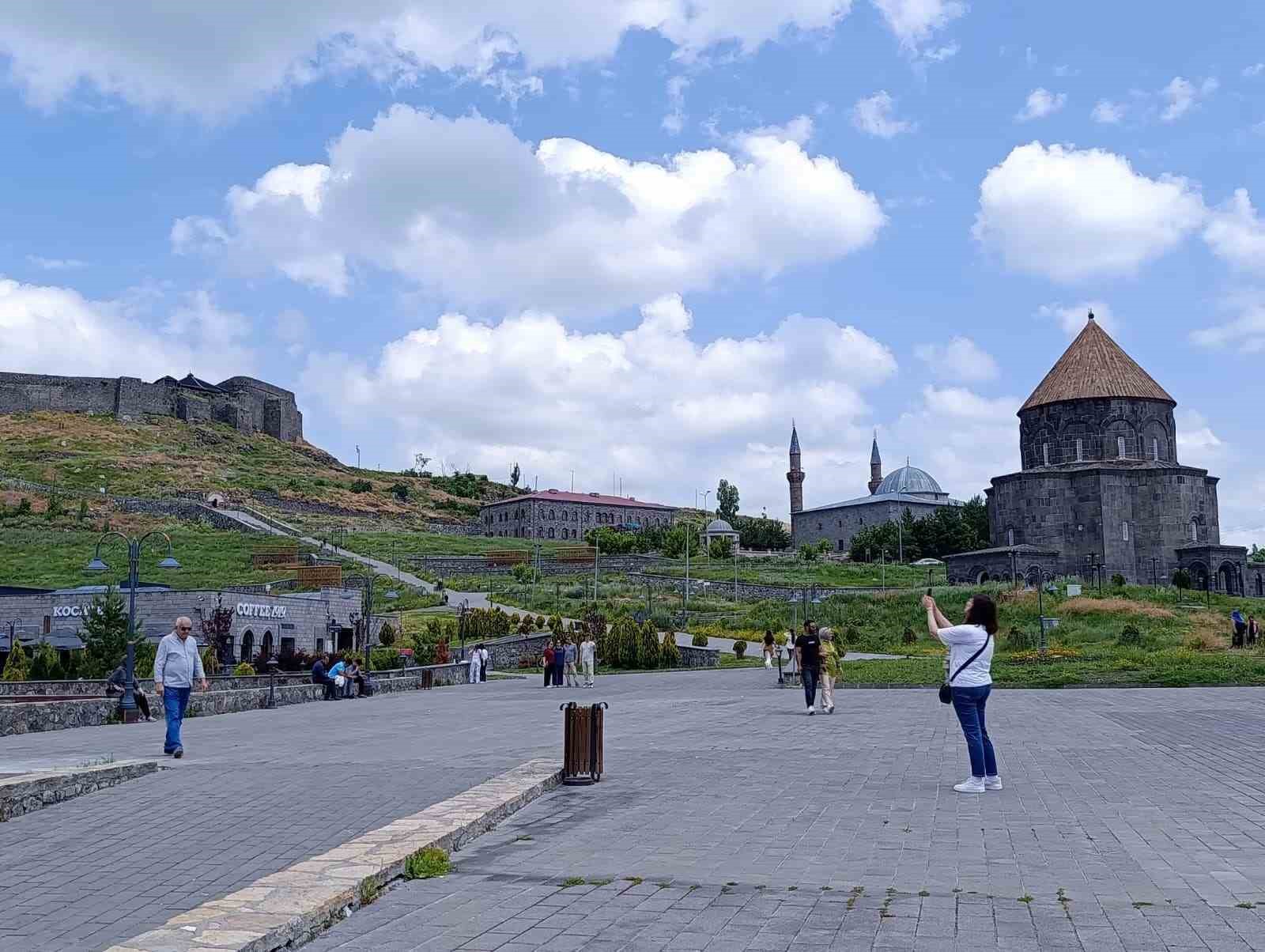Kars yaz turizminin gözdesi oldu: Tarih, doğa ve kültür bir arada