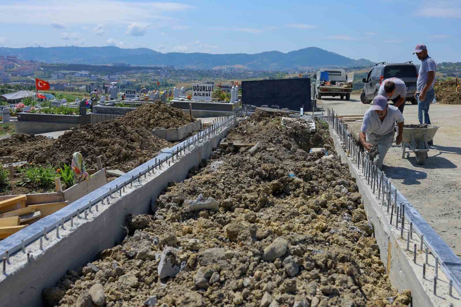 Heyelan yaşanan Derecik Şehir Mezarlığı’nda iyileştirme çalışmaları