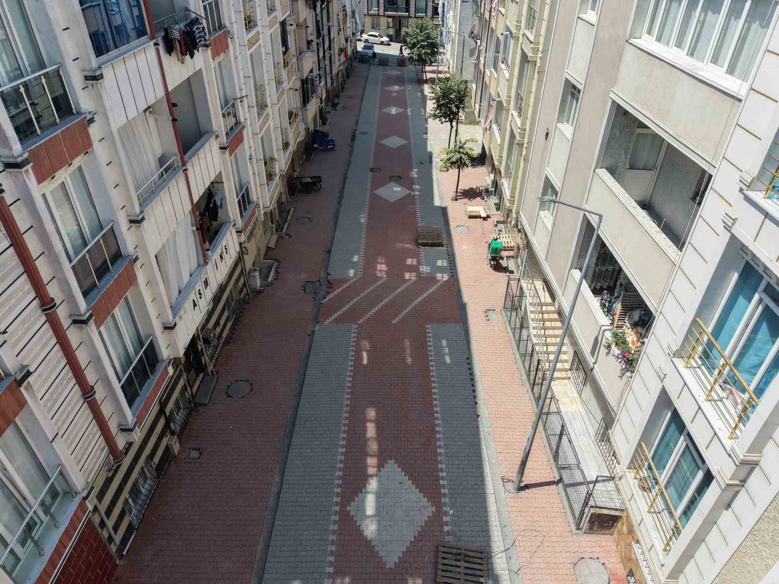 Esenyurt’ta yol yenileme çalışmaları aralıksız sürüyor