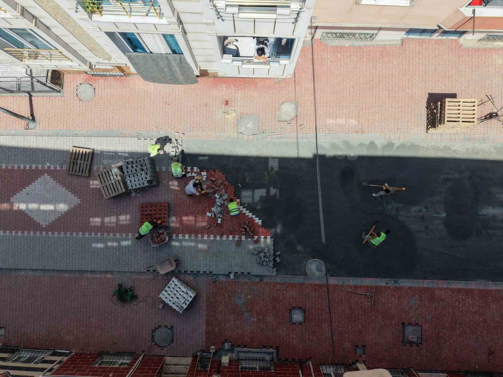 Esenyurt’ta yol yenileme çalışmaları aralıksız sürüyor