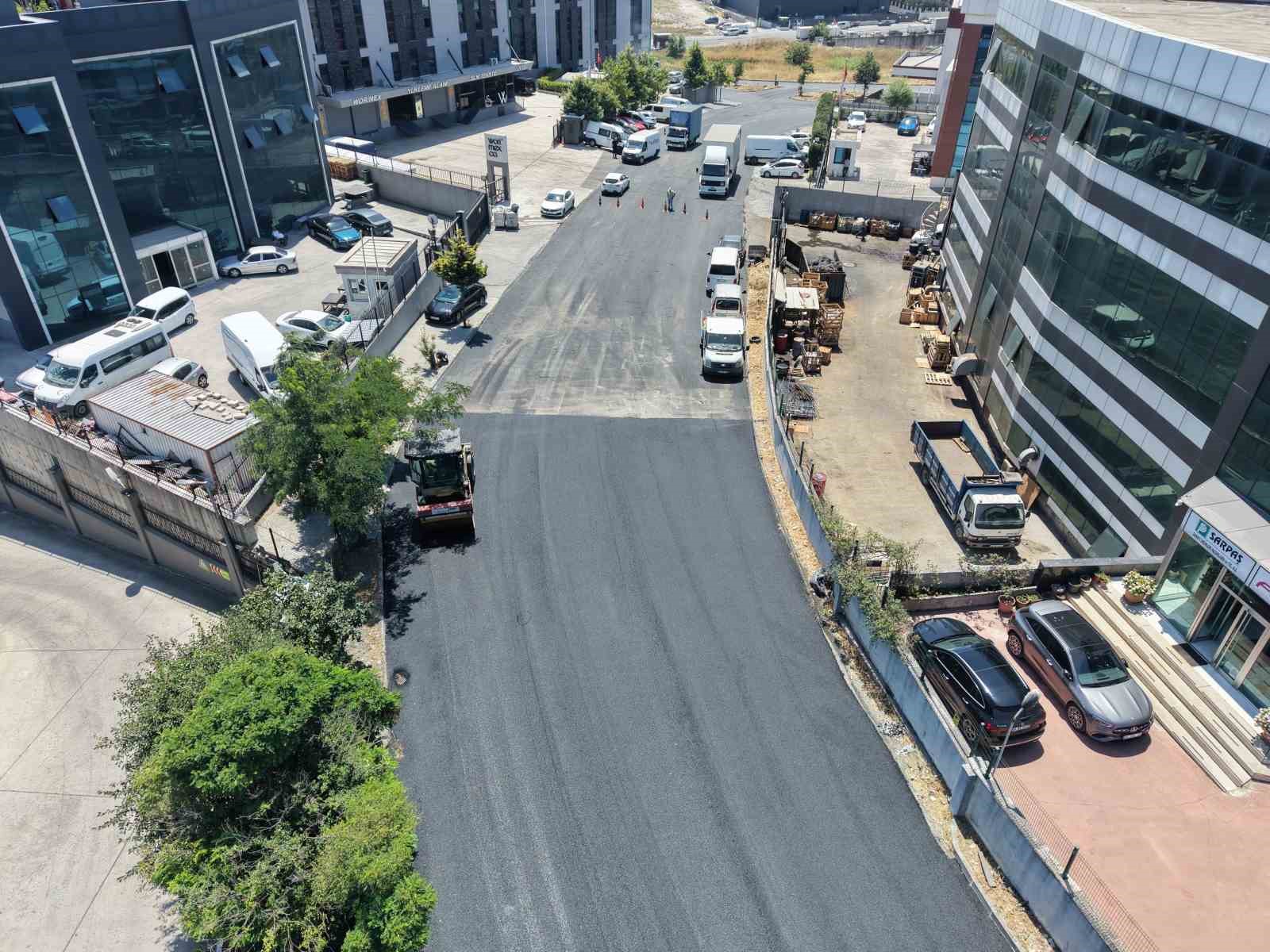 Esenyurt’ta yol yenileme çalışmaları aralıksız sürüyor