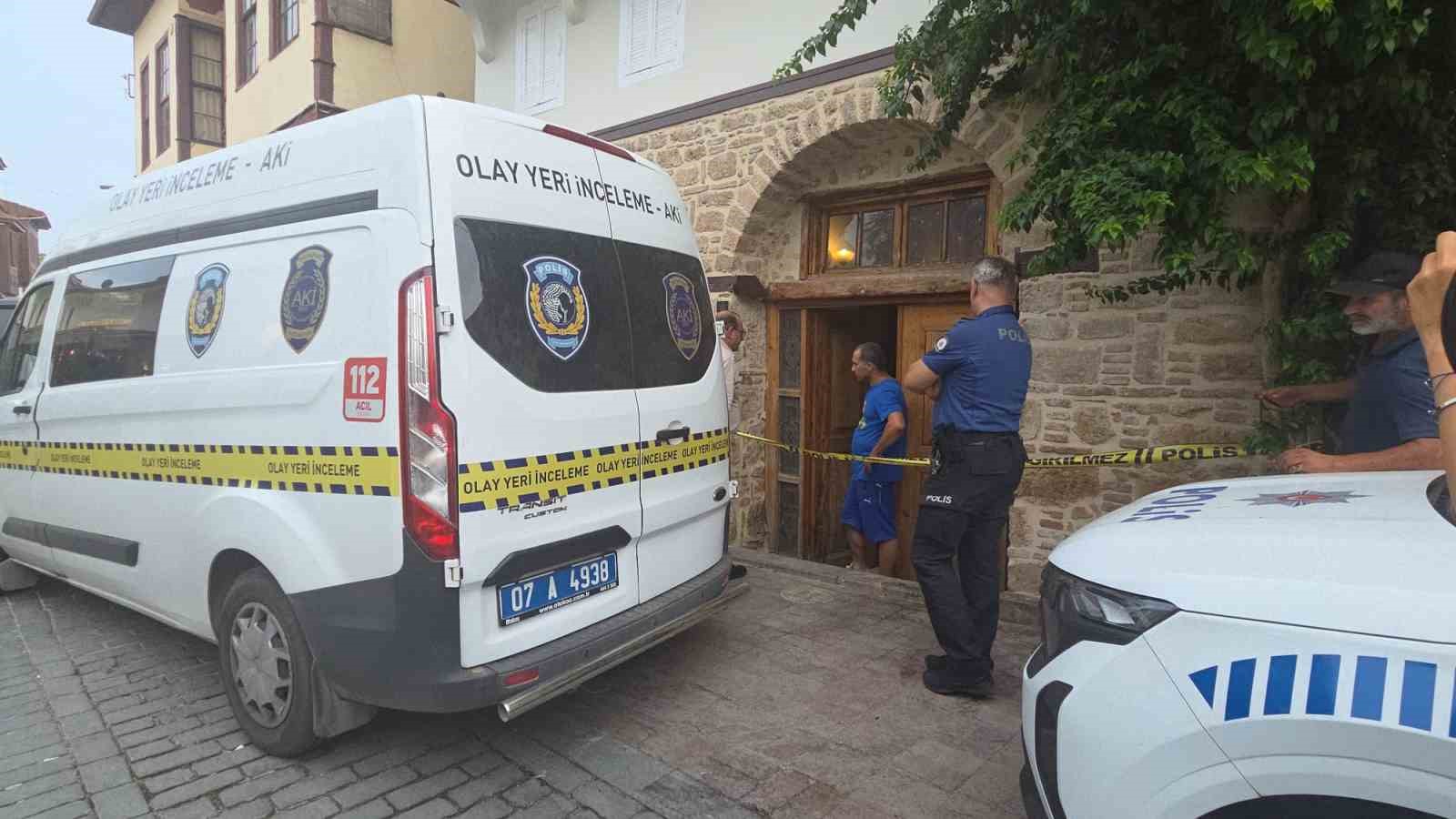 Antalya’da yaşayan Alman evinde ölü bulundu