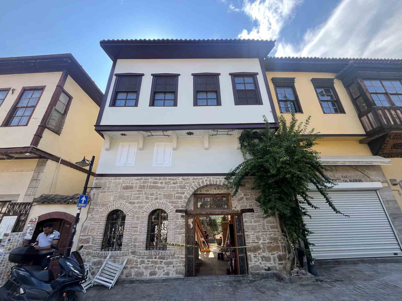Antalya’da yaşayan Alman evinde ölü bulundu