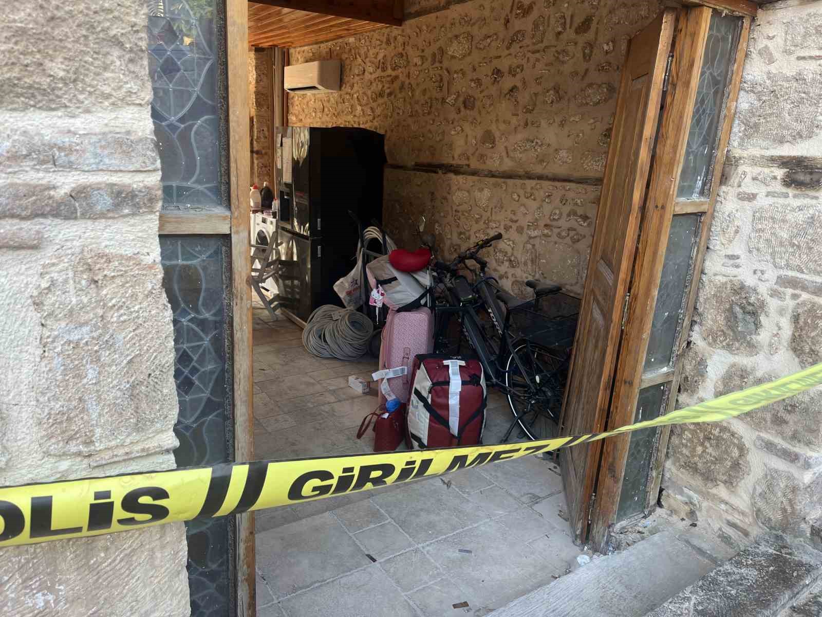 Antalya’da yaşayan Alman evinde ölü bulundu