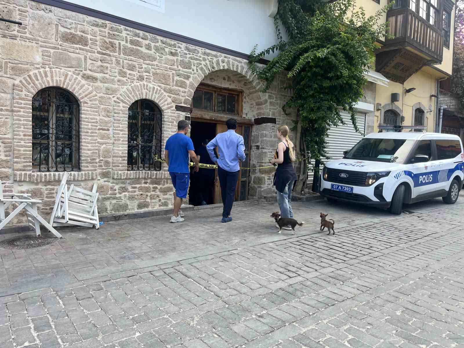 Antalya’da yaşayan Alman evinde ölü bulundu