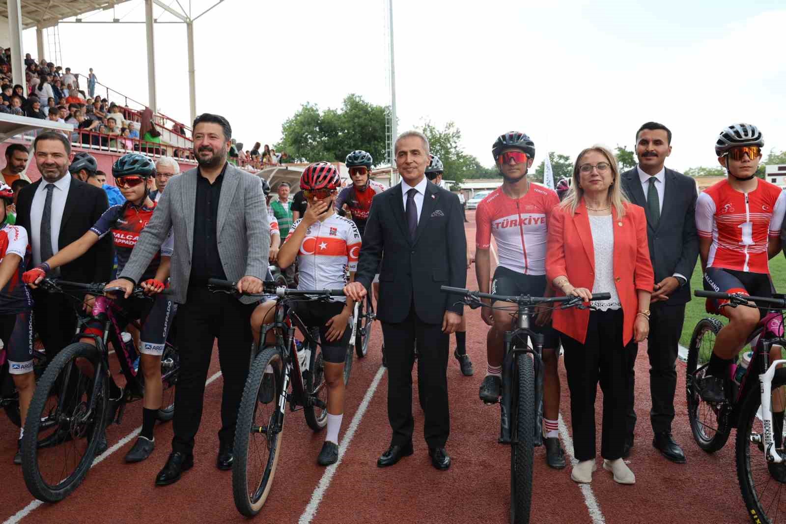 Nevşehir’de şenlikte 250 çocuğa bisiklet