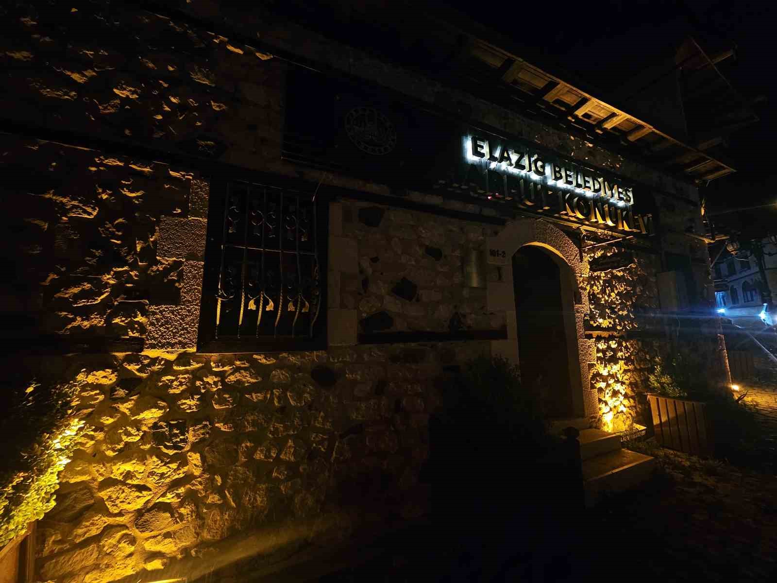 Tarihi Harput Mahallesi’nde gece güzelliği
