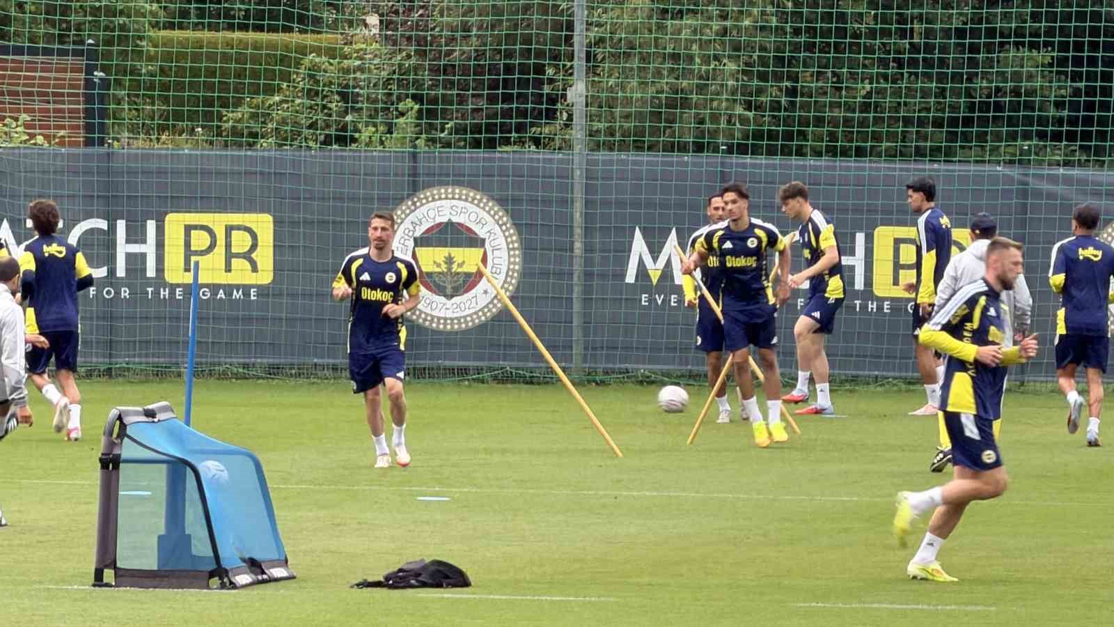 Fenerbahçe, Avusturya’da günü çift antrenmanla tamamladı
