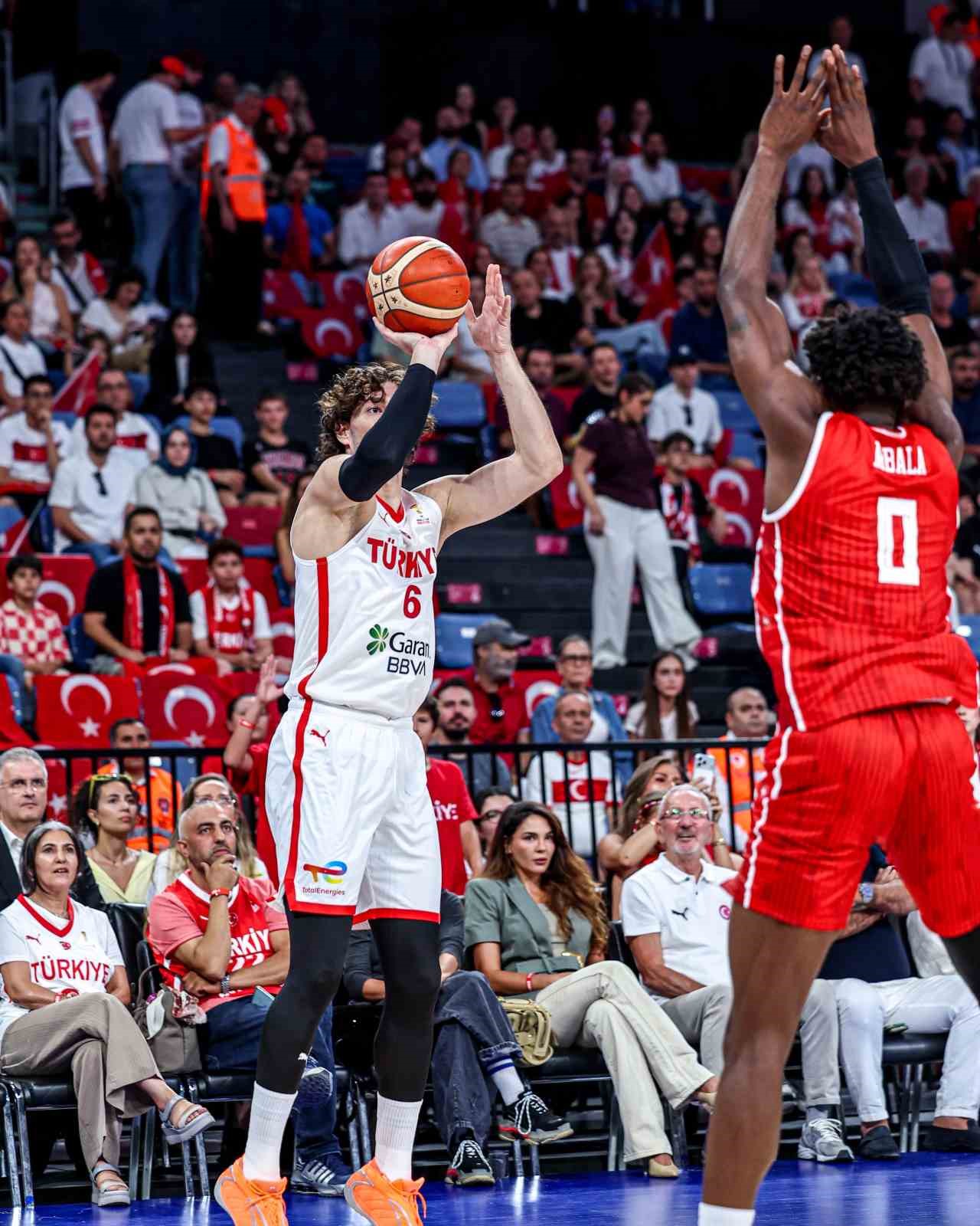 A Milli Erkek Basketbol Takımı, grubu yenilgisiz tamamladı