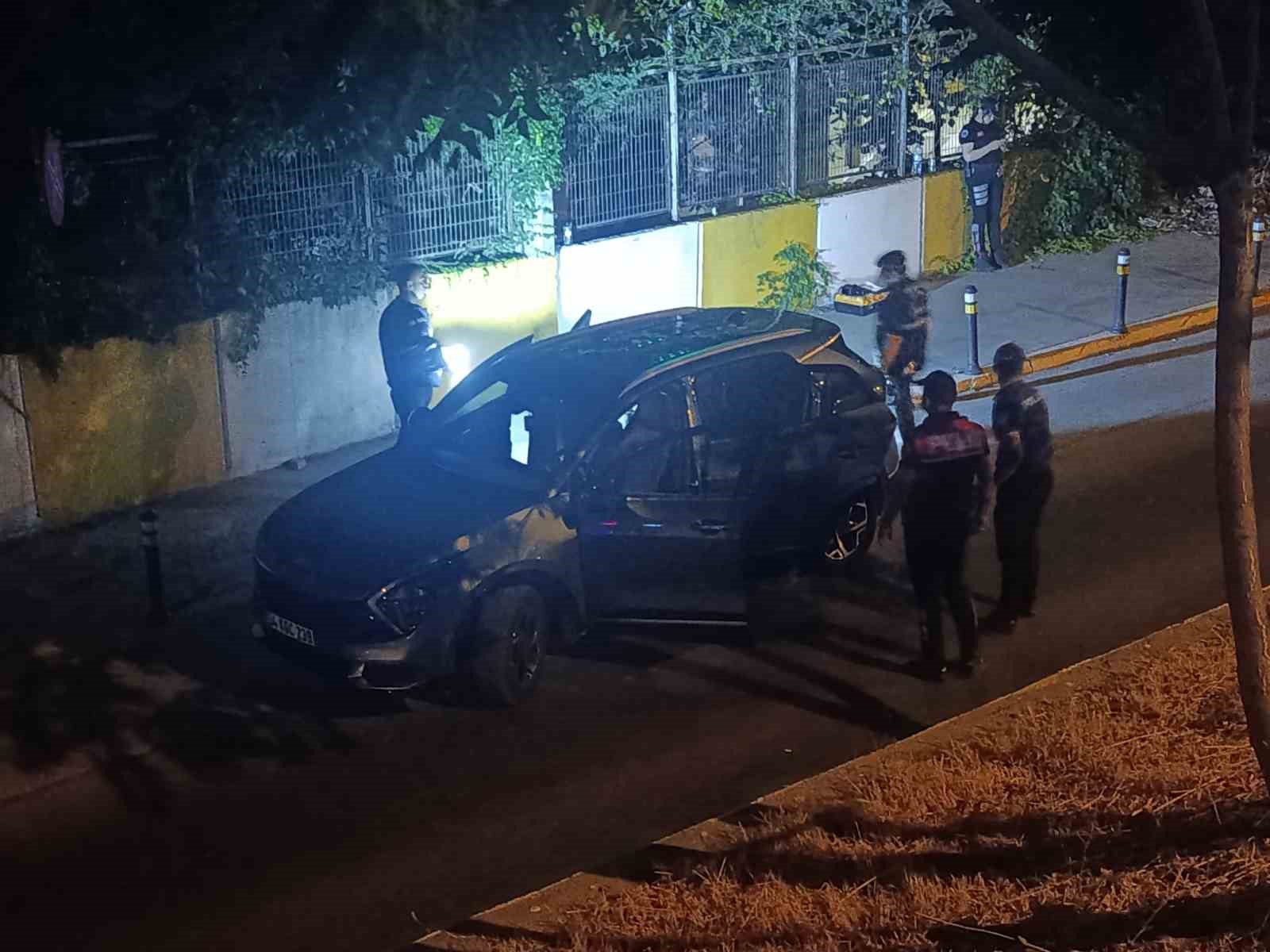 Beylikdüzü’nde ’dur’ ihtarına uymayan 2 kişi yakalandı