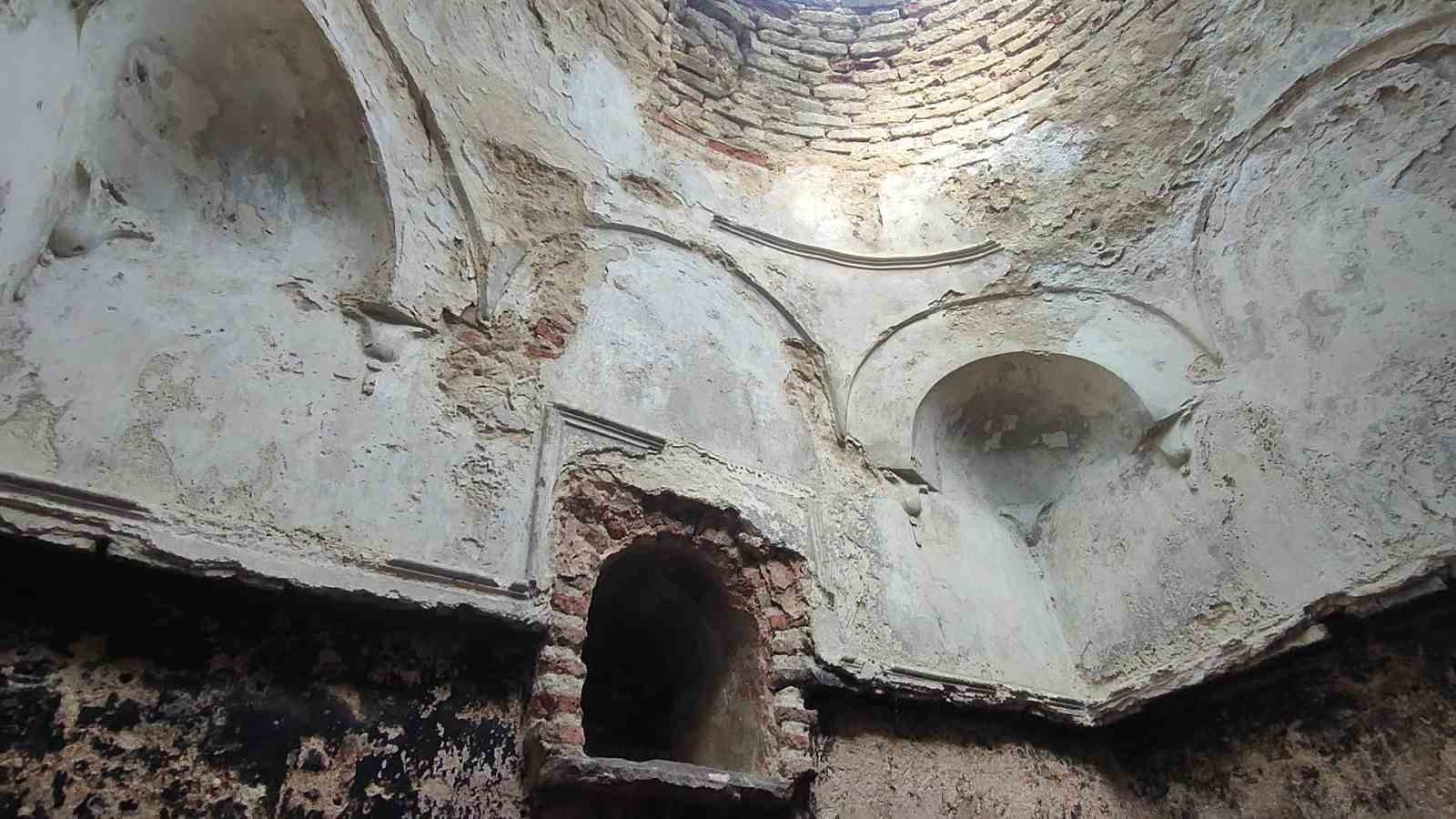 200 yıllık Karacabey Konağı ve tarihi hamamı ilgi bekliyor