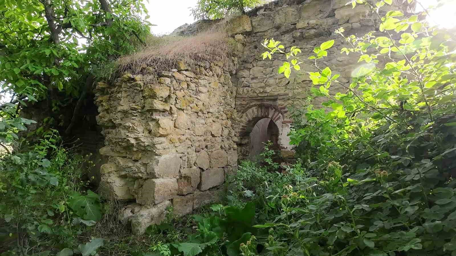 200 yıllık Karacabey Konağı ve tarihi hamamı ilgi bekliyor