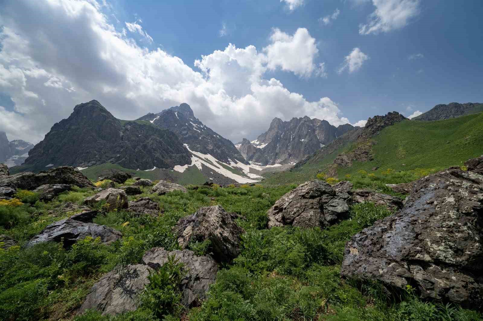 Fotono21, Hakkari’nin etkileyici coğrafyasını fotoğrafladı