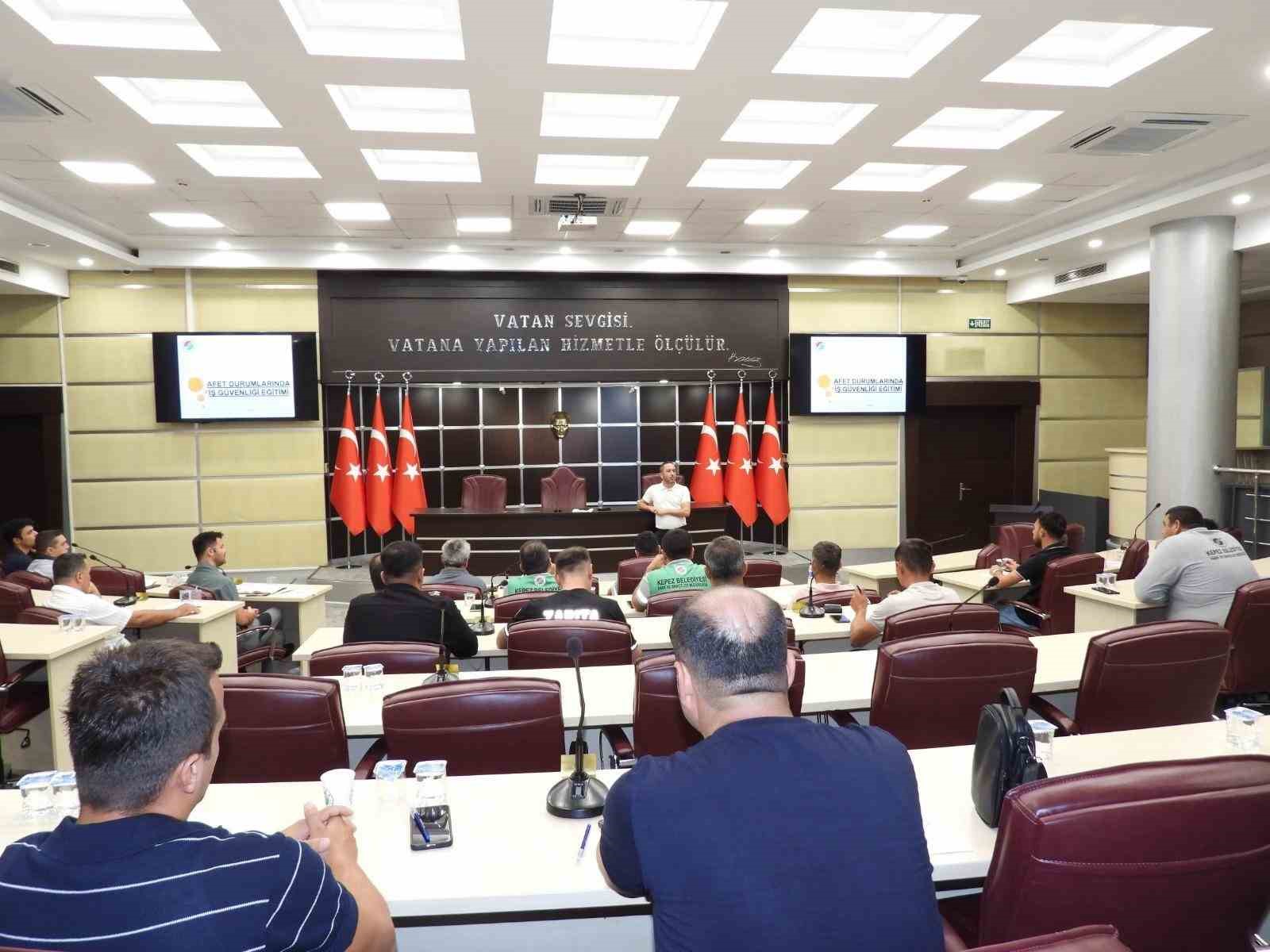 Kepez Belediyesi’nden personele "Afetlerde İş Güvenliği Eğitimi"