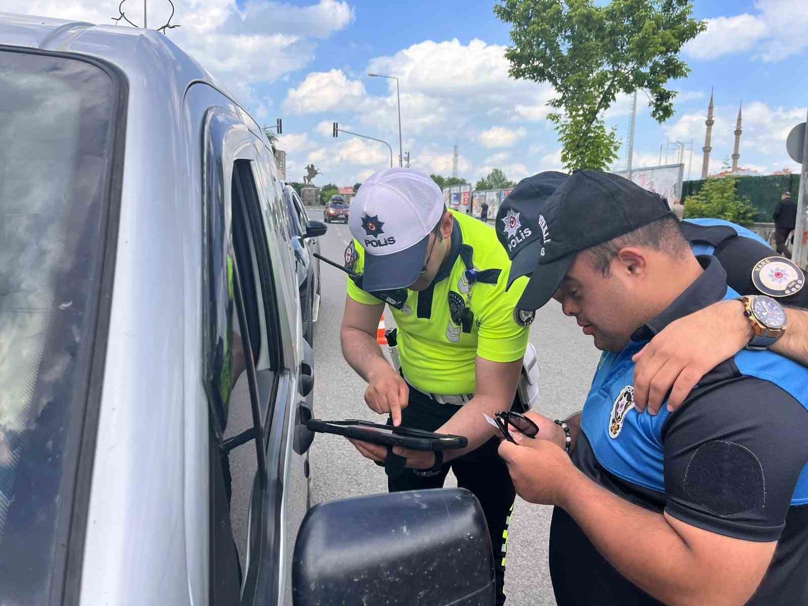 Kars’ta özel gereksinimli gencin polislik hayali gerçek oldu