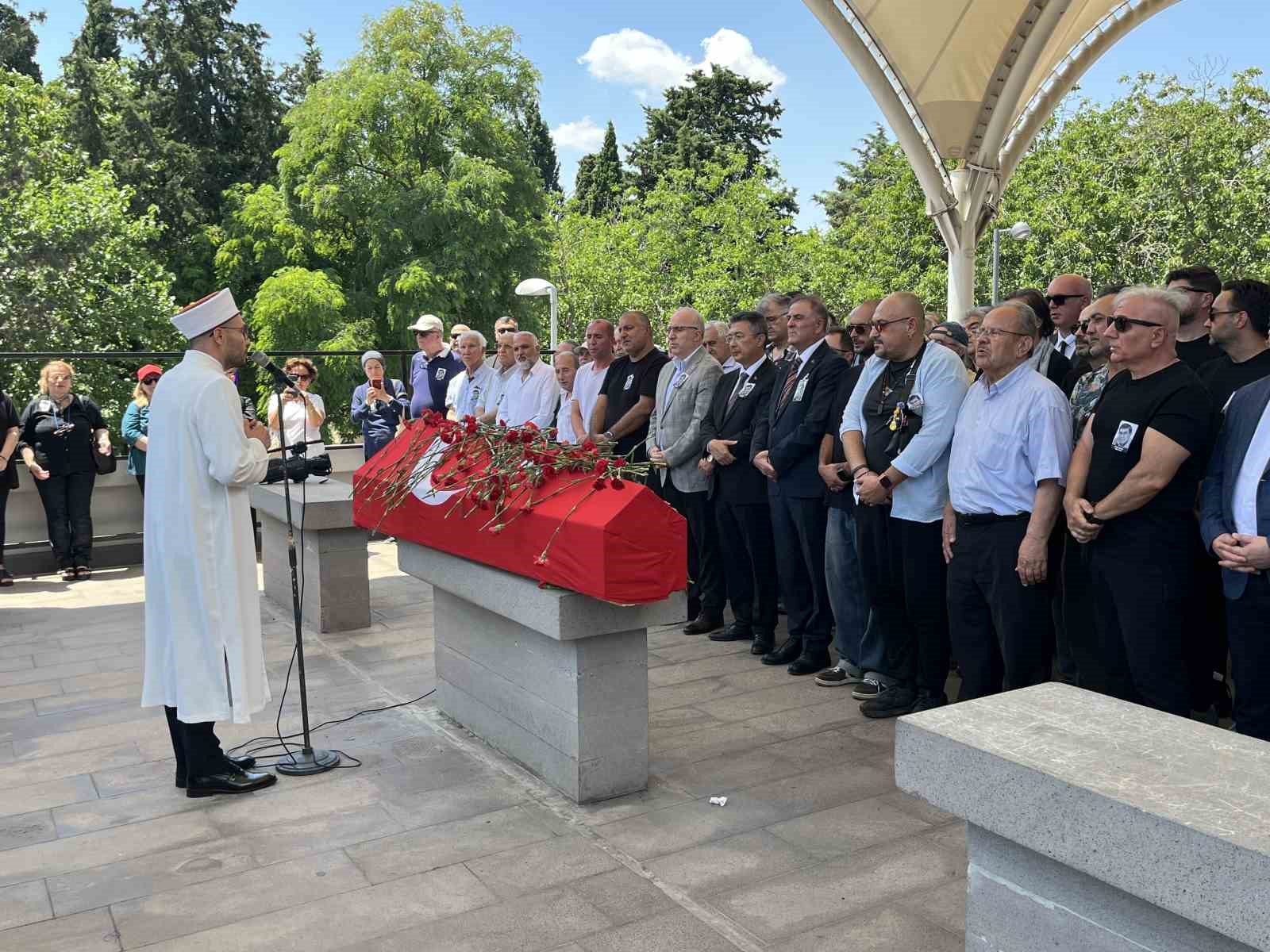 Usta oyuncu Zihni Göktay son yolculuğuna uğurlandı
