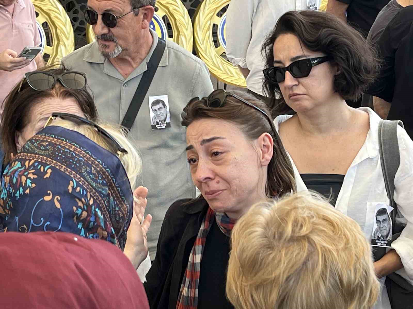 Usta oyuncu Zihni Göktay son yolculuğuna uğurlandı