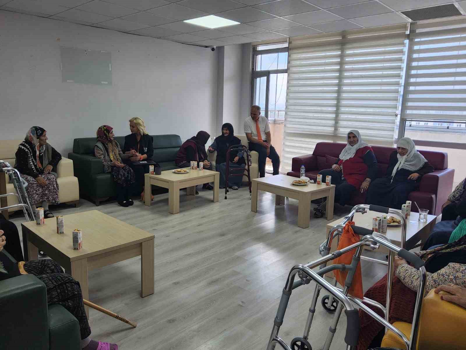 Kars Açık Kapı’dan huzurevi sakinlerine anlamlı ziyaret
