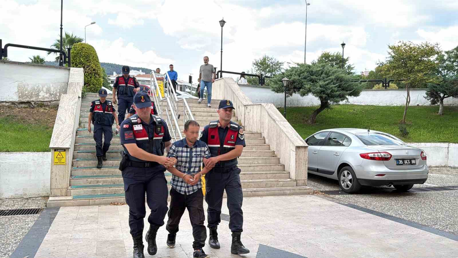 Menteşe’de akrabasını öldüren katil zanlısı adliyeye sevk edildi