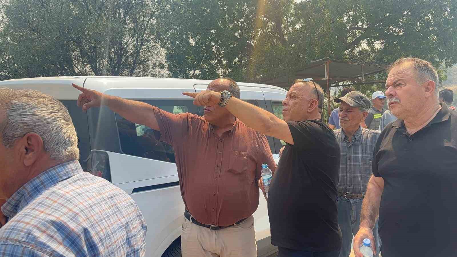 Bozdoğan Belediye Başkanı Özel, yangın bölgesinde çalışmaları yerinde takip ediyor