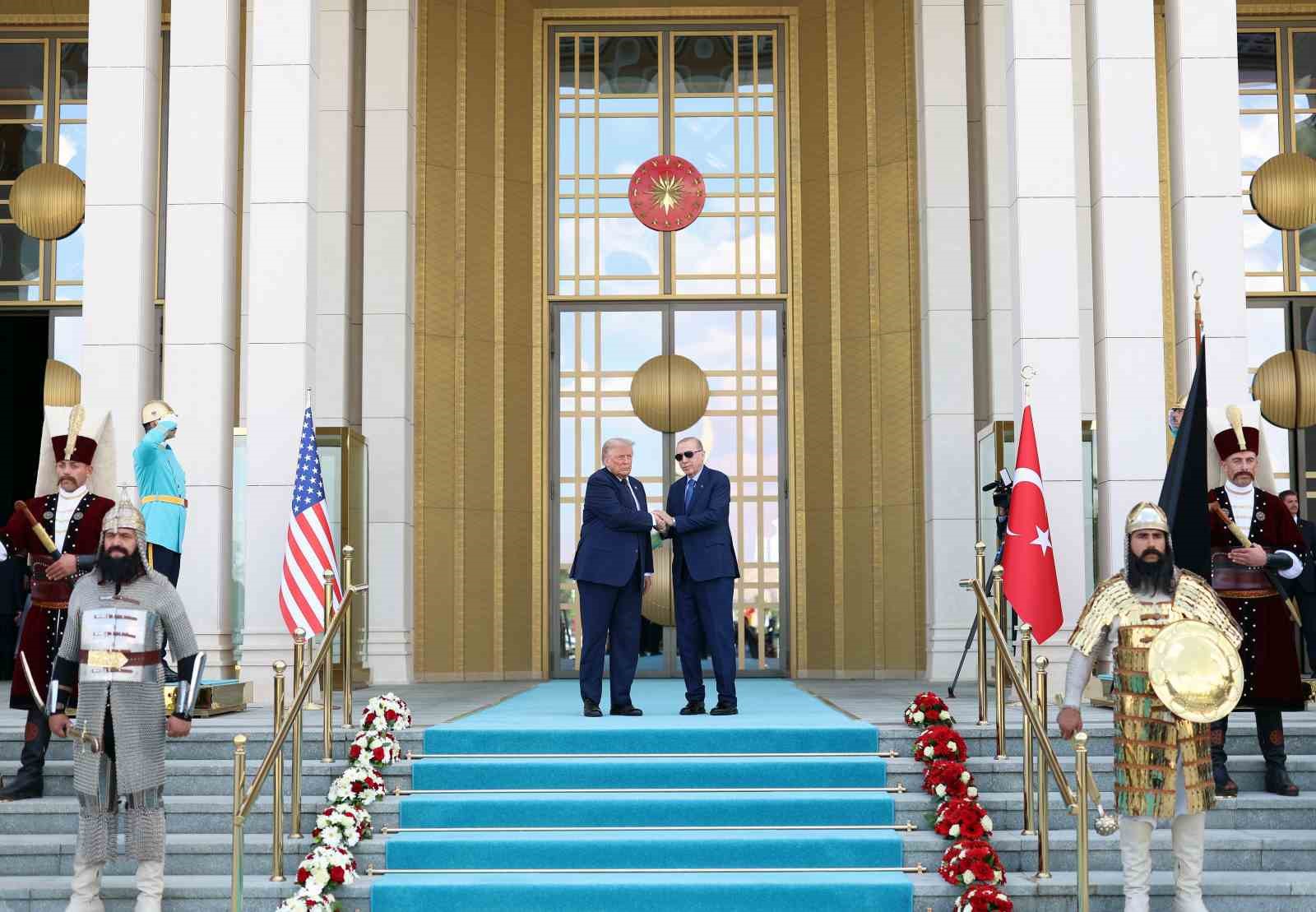 Cumhurbaşkanı Erdoğan, Amerika Birleşik Devletleri Başkanı Trump’ı törenle karşıladı