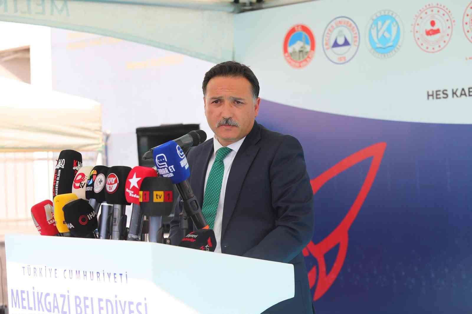 Vali Çiçek: "Kodlamaları yaparken vatanımızın, milletimizin geleceğini kodlar gibi kodlayacağız"