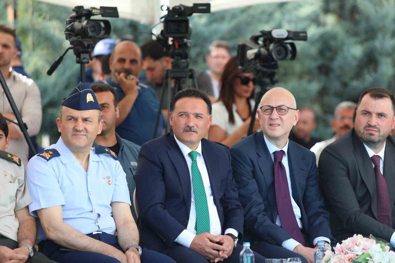 Vali Çiçek: "Kodlamaları yaparken vatanımızın, milletimizin geleceğini kodlar gibi kodlayacağız"