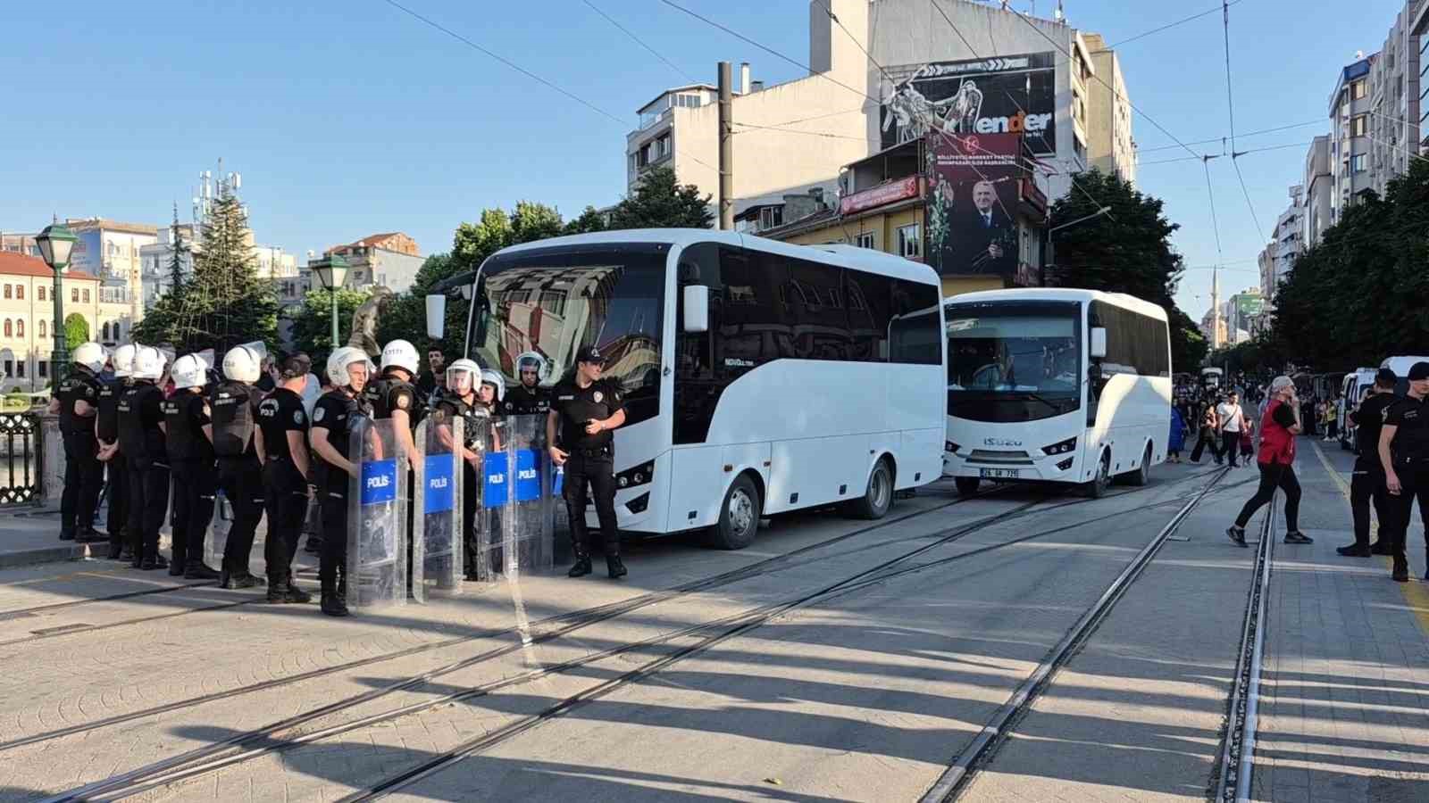 Eskişehir’de izinsiz eylem yapan gruba polis müdahale etti: 35 gözaltı