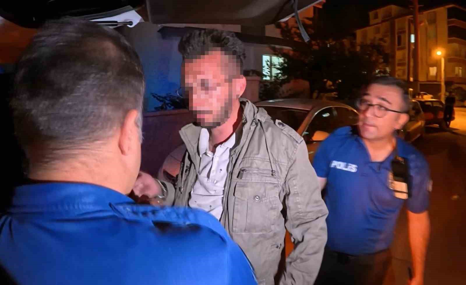 Aracı yakmak istedi, olay yerini gözlemlerken böyle yakalandı