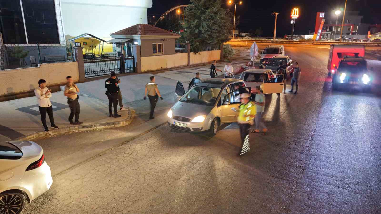 Aksaray’da "NATO Zirvesi" uygulamasında araçlar didik didik arandı