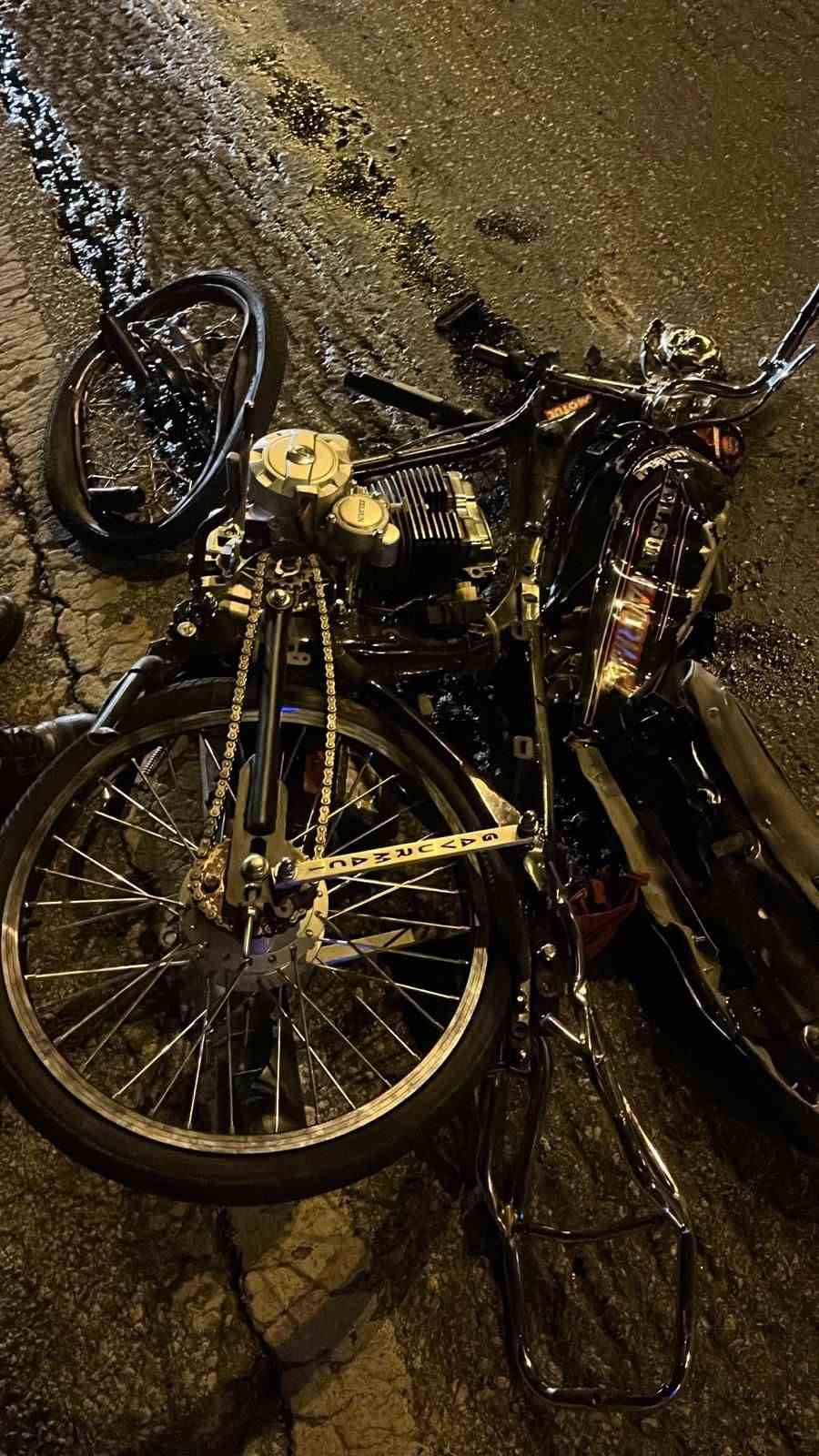Kontrolden çıkan motosiklet tırın altına girdi, sürücü hayatını kaybetti