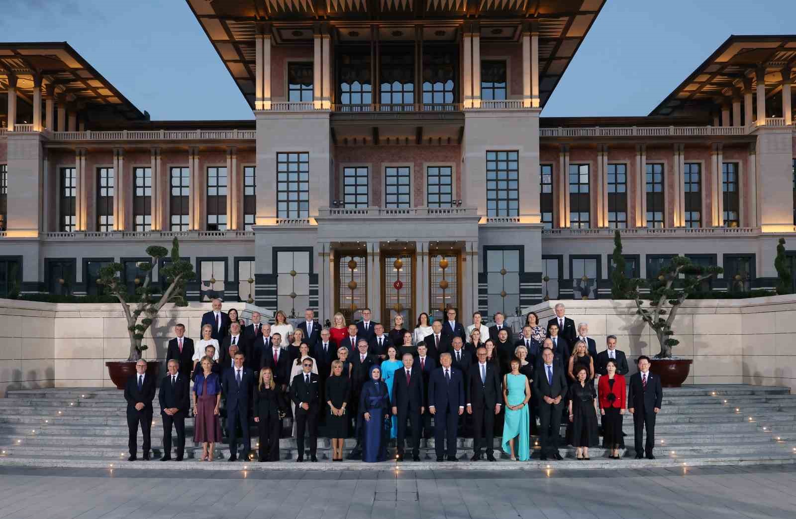 NATO liderleri Külliye’de aile fotoğrafında buluştu