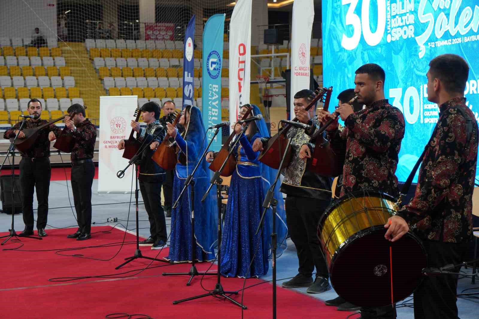 Dede Korkut Şöleni’nde 11 ülkeden 15 ekip sahne aldı
