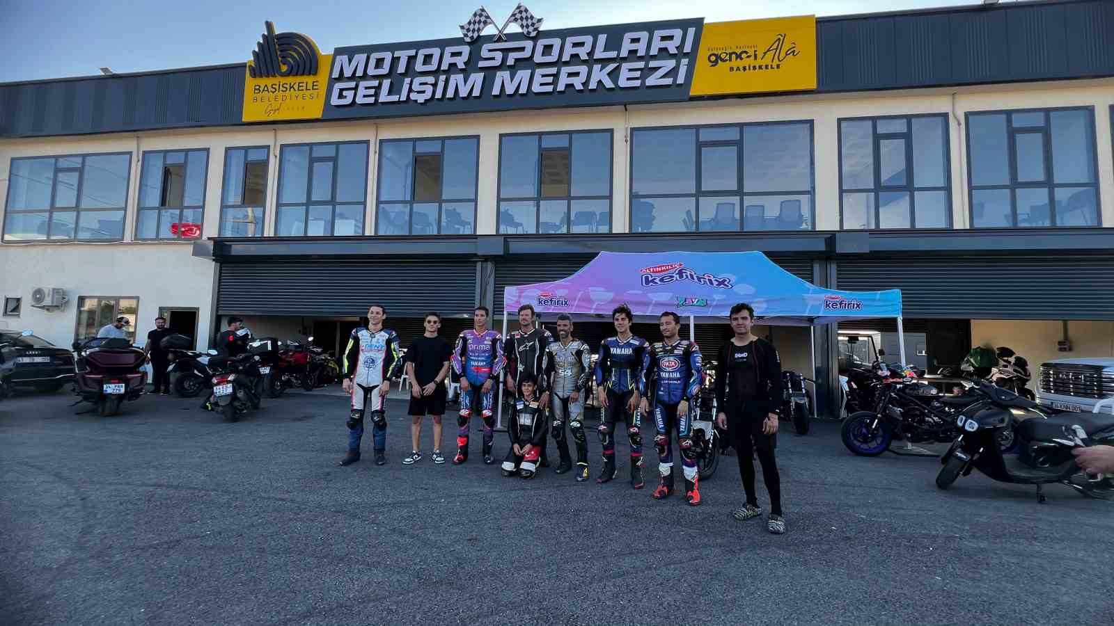 Milli motosikletçiler ve oyuncu Kıvanç Tatlıtuğ Kocaeli’de piste çıktı