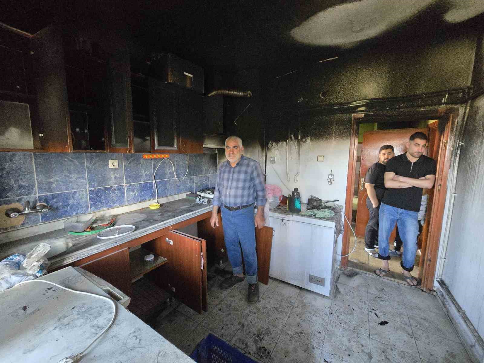 Bomba gibi patlayan buzdolabı sonrası evde büyük maddi hasar oluştu