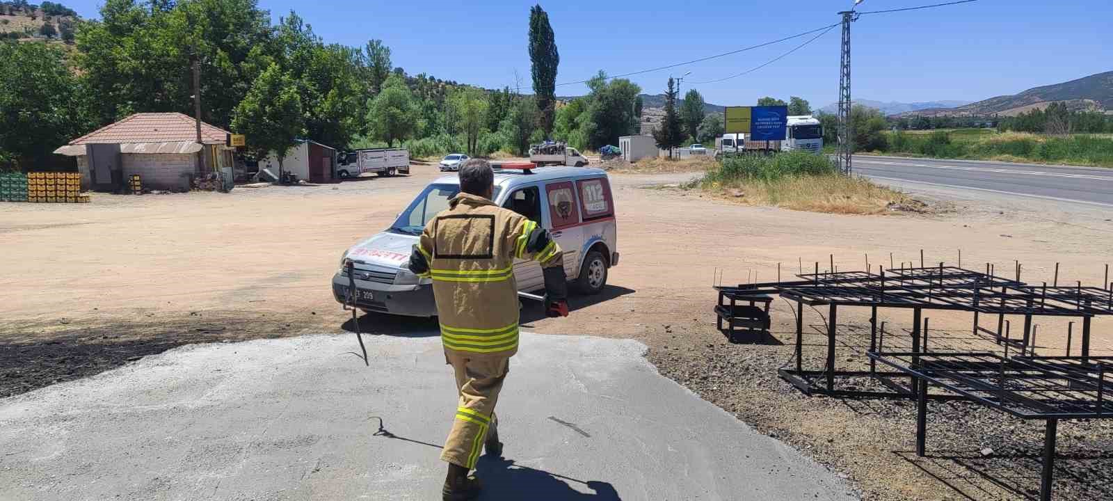 İş yerine giren yılan paniğe neden oldu