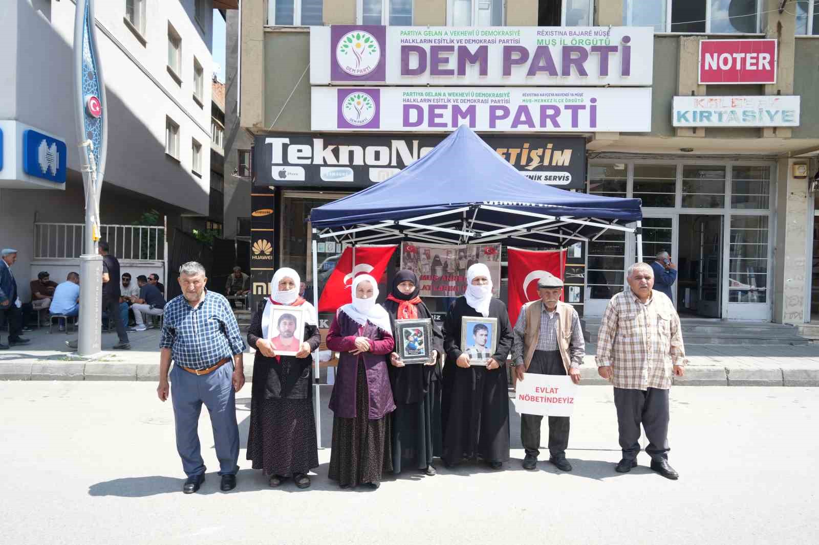 Muşlu ailelerin evlat nöbeti devam ediyor