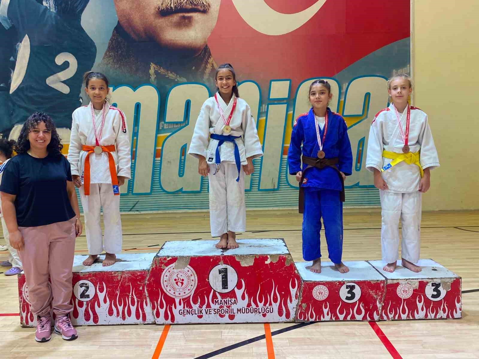 Salihli’den 21 madalyalık zafer